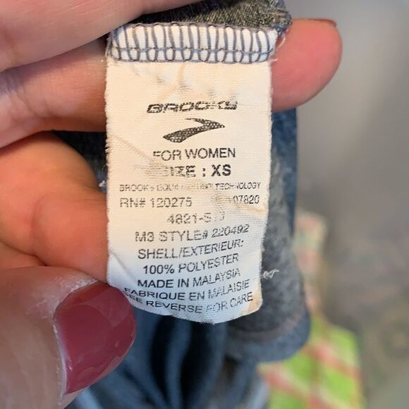 Brooks / Racer Back Tank Top / gray / size XS - Picture 7 of 7